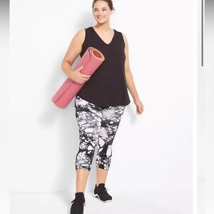 LIVI Lane Bryant High-Rise Seamless Capri Active Leggings Tie-Dye Black White
